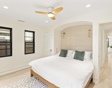 952 Pacific Beach Dr - Photo Thumbnail 20