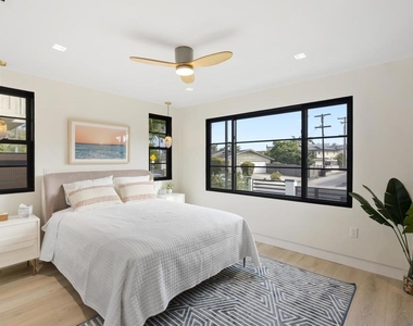 952 Pacific Beach Dr - Photo Thumbnail 16