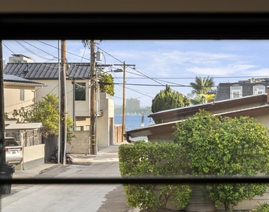 952 Pacific Beach Dr - Photo Thumbnail 17