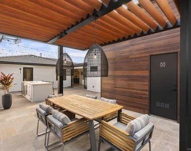 952 Pacific Beach Dr - Photo Thumbnail 7