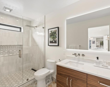 952 Pacific Beach Dr - Photo Thumbnail 15