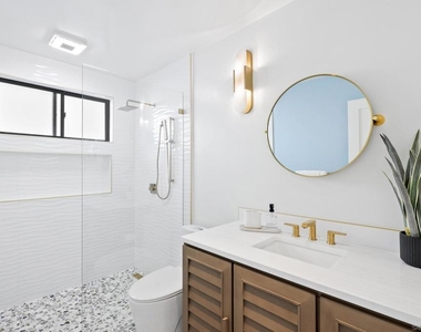952 Pacific Beach Dr - Photo Thumbnail 22