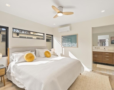 952 Pacific Beach Dr - Photo Thumbnail 14