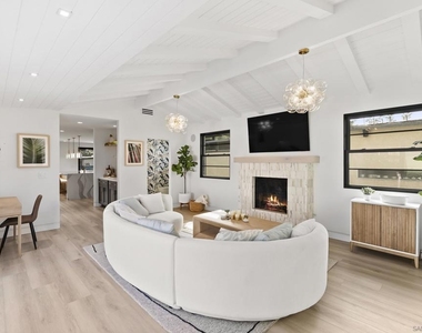 952 Pacific Beach Dr - Photo Thumbnail 4