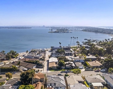 952 Pacific Beach Dr - Photo Thumbnail 31