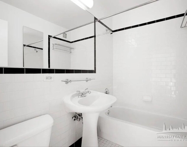 W 42nd St - Photo Thumbnail 3