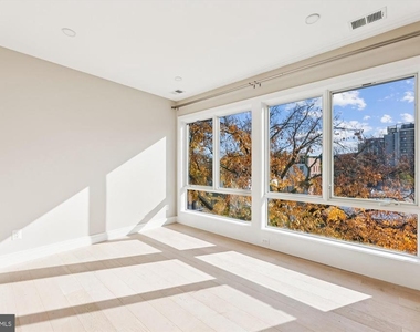 1102 Staples Street Ne - Photo Thumbnail 11