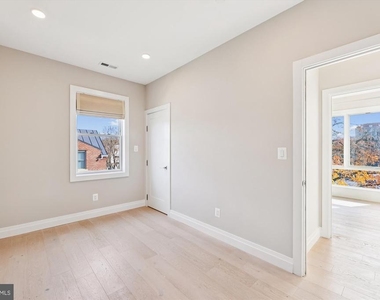 1102 Staples Street Ne - Photo Thumbnail 14