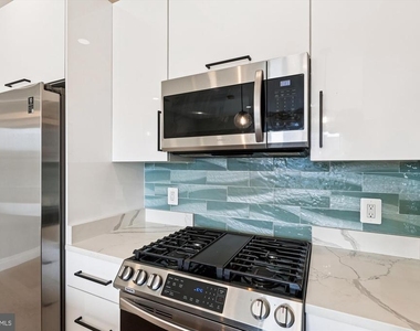1102 Staples Street Ne - Photo Thumbnail 4