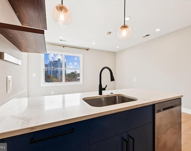 1102 Staples Street Ne - Photo Thumbnail 5