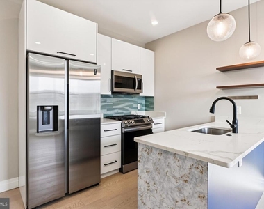 1102 Staples Street Ne - Photo Thumbnail 3