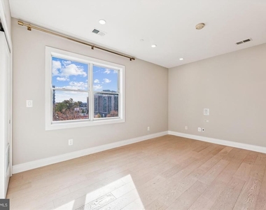 1102 Staples Street Ne - Photo Thumbnail 7
