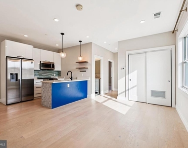 1102 Staples Street Ne - Photo Thumbnail 1