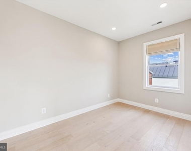 1102 Staples Street Ne - Photo Thumbnail 15