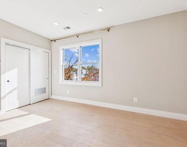 1102 Staples Street Ne - Photo Thumbnail 6