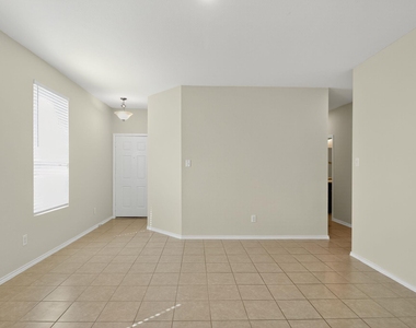 137 Miracle Dr - Photo Thumbnail 10