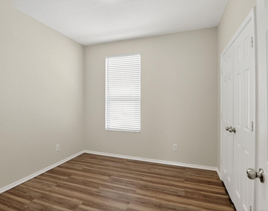 137 Miracle Dr - Photo Thumbnail 19