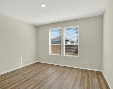 137 Miracle Dr - Photo Thumbnail 14
