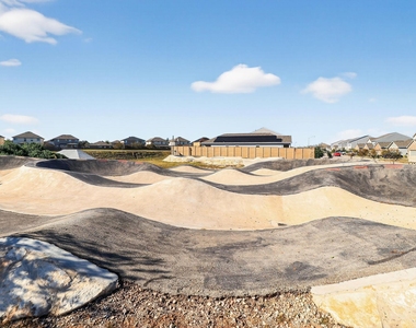 137 Miracle Dr - Photo Thumbnail 27