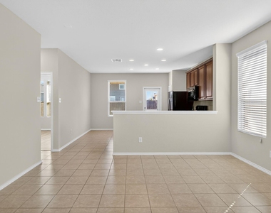 137 Miracle Dr - Photo Thumbnail 5