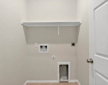 137 Miracle Dr - Photo Thumbnail 13