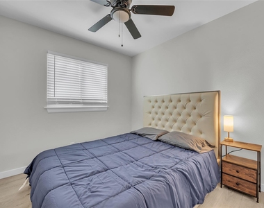 3400 Laguna Dr - Photo Thumbnail 18