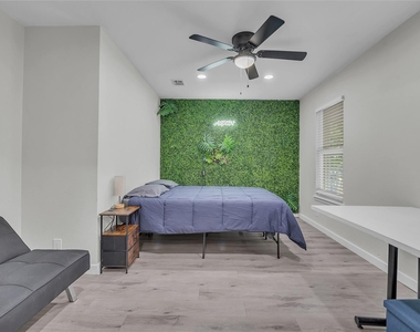 3400 Laguna Dr - Photo Thumbnail 13