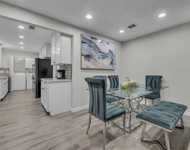 3400 Laguna Dr - Photo Thumbnail 6