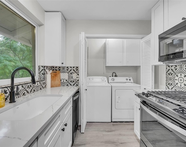 3400 Laguna Dr - Photo Thumbnail 8