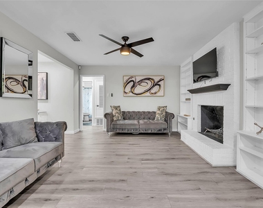 3400 Laguna Dr - Photo Thumbnail 5