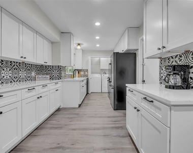 3400 Laguna Dr - Photo Thumbnail 7
