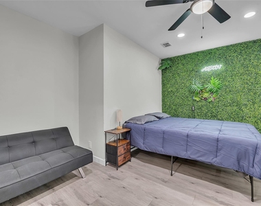3400 Laguna Dr - Photo Thumbnail 14