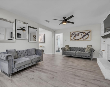 3400 Laguna Dr - Photo Thumbnail 4