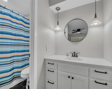 3400 Laguna Dr - Photo Thumbnail 12
