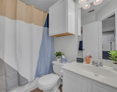 1507 Hollow Tree Blvd - Photo Thumbnail 20