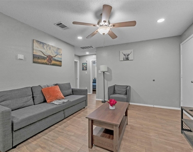 1507 Hollow Tree Blvd - Photo Thumbnail 5