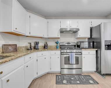 1507 Hollow Tree Blvd - Photo Thumbnail 10