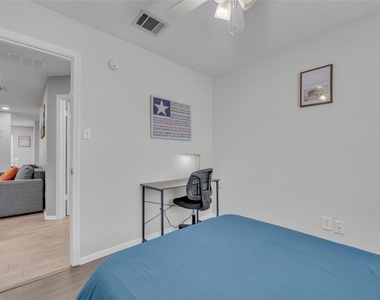 1507 Hollow Tree Blvd - Photo Thumbnail 17
