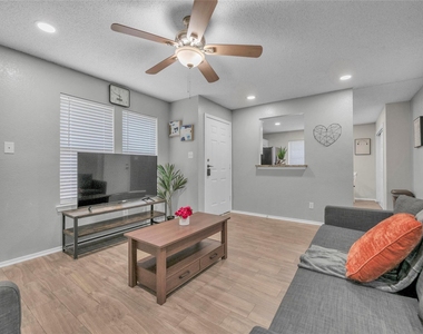 1507 Hollow Tree Blvd - Photo Thumbnail 4