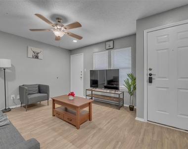 1507 Hollow Tree Blvd - Photo Thumbnail 3