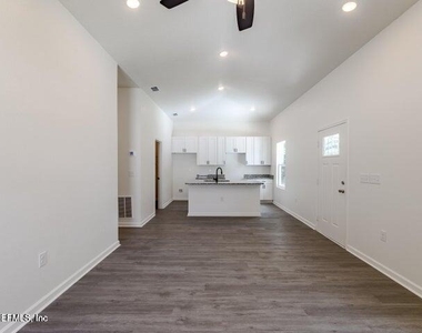 8119 Siskin Avenue - Photo Thumbnail 3
