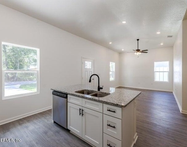 8119 Siskin Avenue - Photo Thumbnail 7