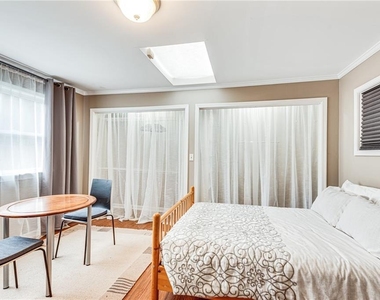 1973 Desmond Drive - Photo Thumbnail 9