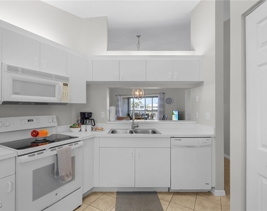 12131 Summergate Circle - Photo Thumbnail 9