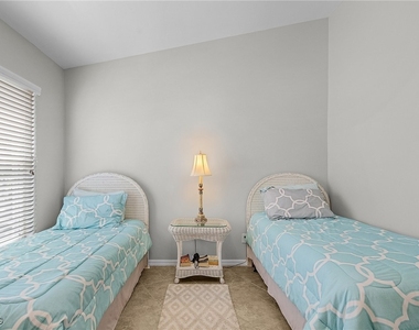 12131 Summergate Circle - Photo Thumbnail 17