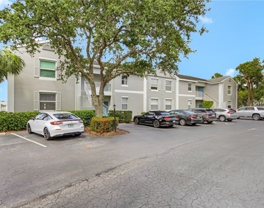 12131 Summergate Circle - Photo Thumbnail 3