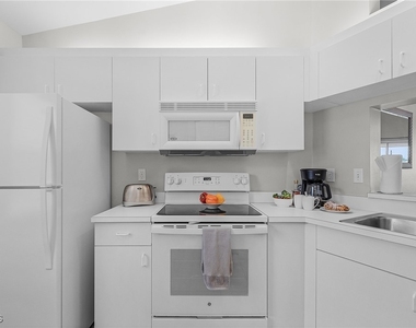 12131 Summergate Circle - Photo Thumbnail 8