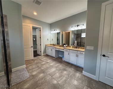 9470 Galliano Terrace - Photo Thumbnail 31