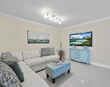 2100 Gulf Shore Boulevard N - Photo Thumbnail 6