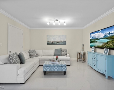 2100 Gulf Shore Boulevard N - Photo Thumbnail 7